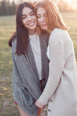 Genç pritty kızlar eğleniyor