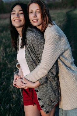 Genç pritty kızlar eğleniyor