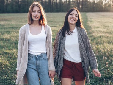 Genç pritty kızlar eğleniyor