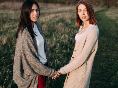 Genç pritty kızlar eğleniyor