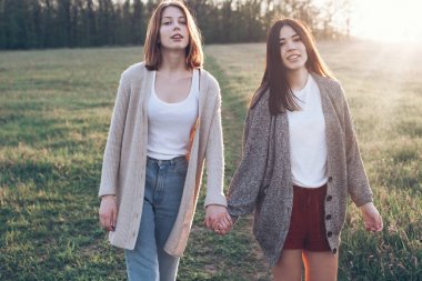 Genç pritty kızlar eğleniyor