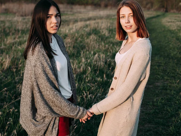 Genç pritty kızlar eğleniyor