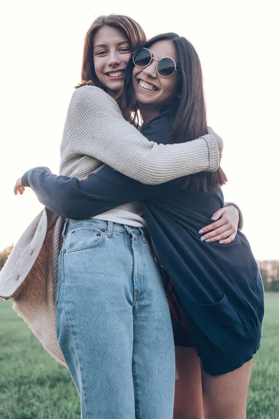 Genç pritty kızlar eğleniyor