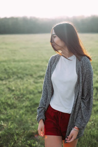 Junge hübsche Frau — Stockfoto