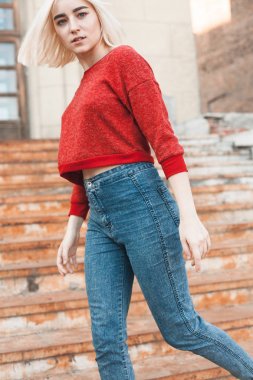 sarışın genç kadın