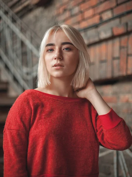 Sarışın kadın fotoğrafı yakın çekim