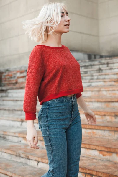 sarışın genç kadın