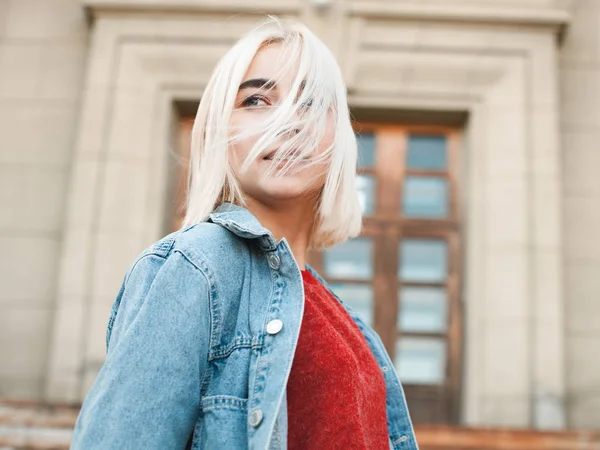 sarışın genç kadın