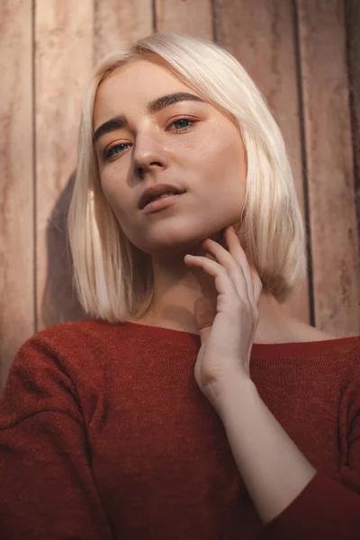 Blonde junge Frau — Stockfoto