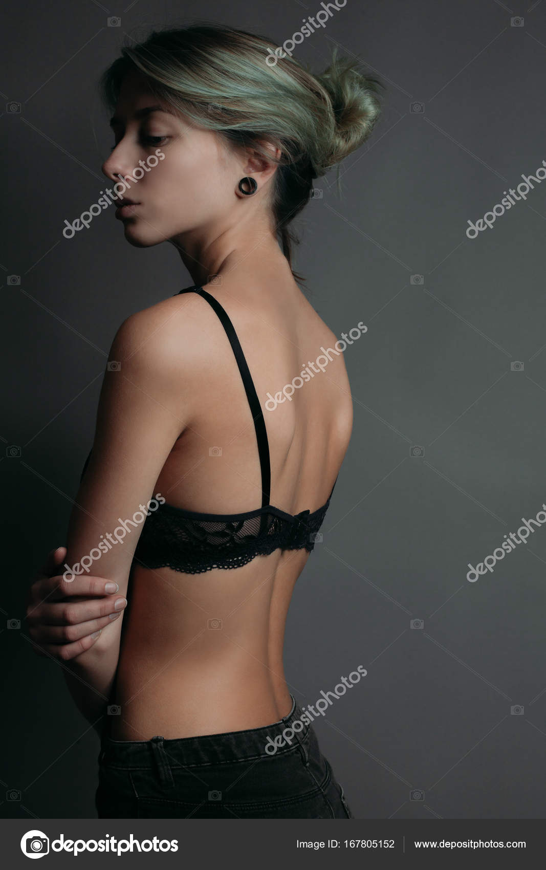 Girl in bra hi-res stock photography and images - Alamy