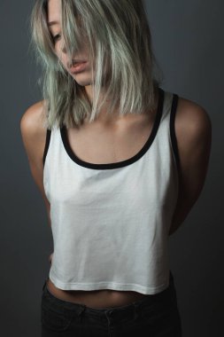 Genç çekici kadın.