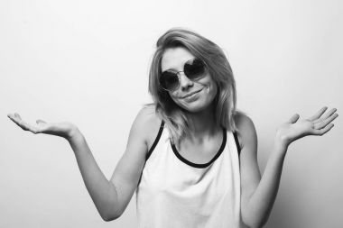 Genç çekici kadın.