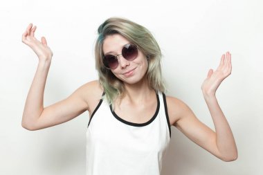 Genç çekici kadın.