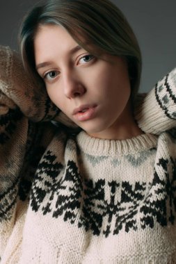 Genç çekici kadın.