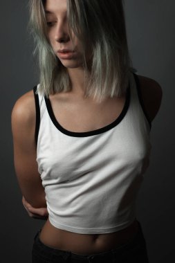 Genç çekici kadın.