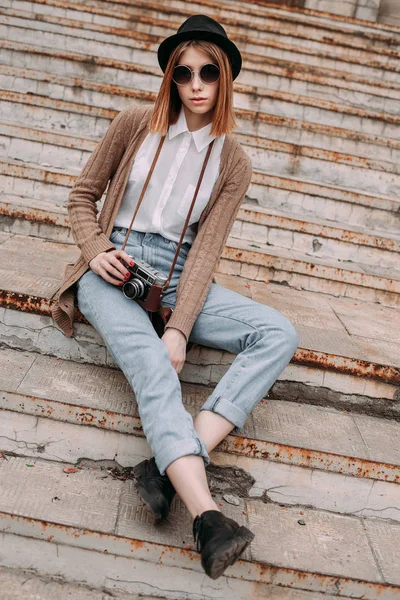 Woman on a walk in city — Stock Photo, Image