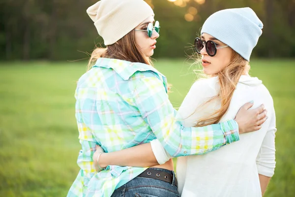 Young girls on field in sunlight — Stock Photo, Image