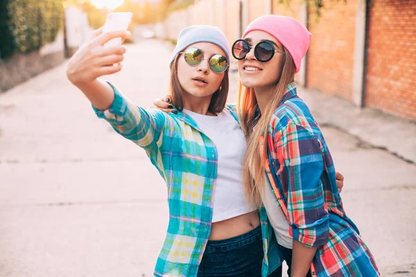 Selfie sokakta çekici kızlar