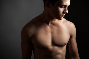 yakışıklı atletik erkek