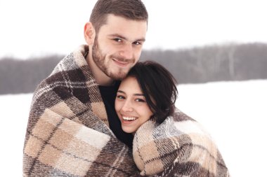 Çift kapak battaniye ile sarılma 