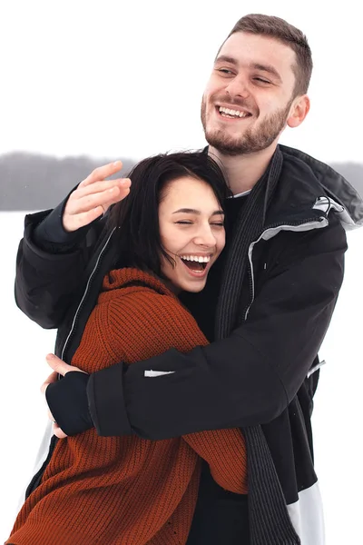 Homem e mulher rindo juntos — Fotografia de Stock