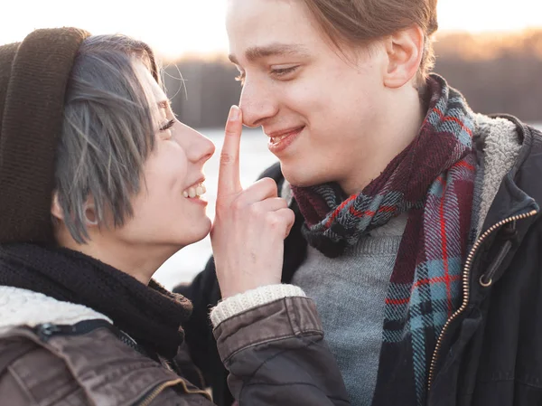 Pareja divirtiéndose y riendo —  Fotos de Stock