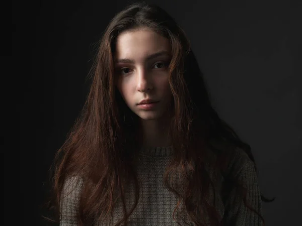 Portrait Young Woman Dark Background — Stock Photo, Image