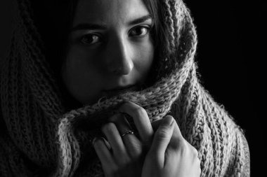 Eşarp güzel kadın var. Stüdyo portre