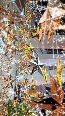 Seçici odak altın ve gümüş yıldız süslemeleri ile ışıltı tr