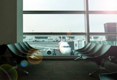 Koltuk distan uçaklar ile Havaalanı Kalkış kapısında bekleyen