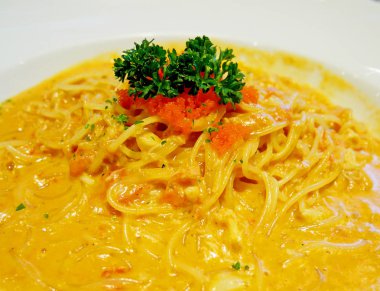 Tadı yengeç spagetti ebiko ile