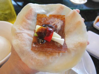 Pekin ördeği çanak, dahil olmak üzere Pekin ördeği'nın gevrek kavrulmuş deri, s