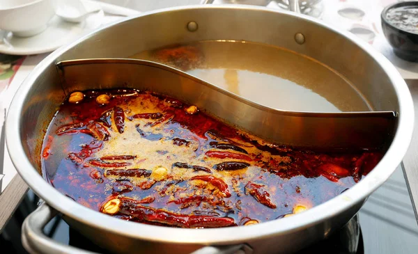 Tayvanlı sıcak mala ve mantar shabu güveç