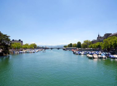 Zürih Şehri ve Rhine Nehri manzarası