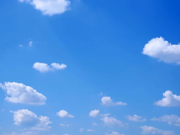 白い雲と青い空 — ストック写真