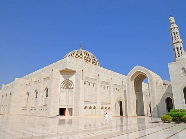 Muscat, Umman - 10 Mayıs 2016: Sultan Qaboos büyük Camisi