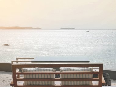 Tablo sahilde okyanus manzarası çok yüksek sakin ve huzurlu günbatımı manzara gösterilen noktadan görünümünün, karşı karşıya ayarla.