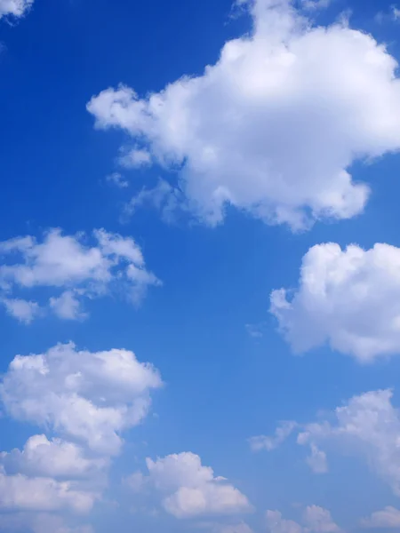 白い雲と青い空 — ストック写真