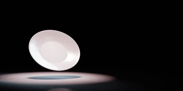 Assiette en porcelaine blanche unique Spotlight sur fond noir — Photo