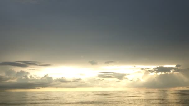 Lapse de timp de ora de aur peste ocean — Videoclip de stoc