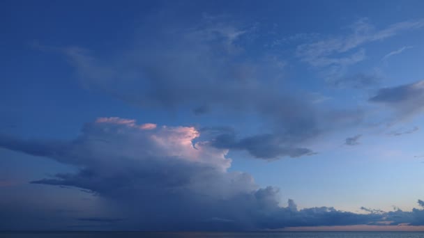 Time lapse de nuage massif au coucher du soleil — Video