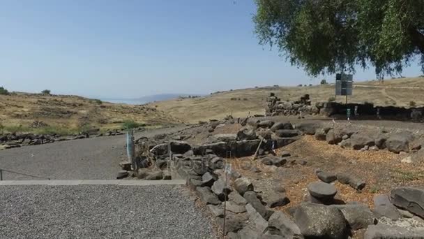 Panorama lent de la campagne autour des ruines de la ville — Video