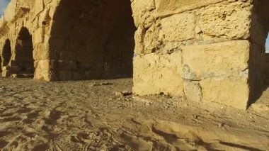 Pan Caesarea İsrail Roma su kemeri üzerinde yavaş