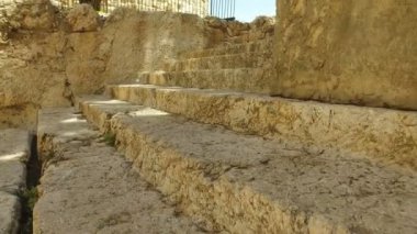 Yavaş yavaş geriye yürüme Herod Sarayı adımlar üzerinde