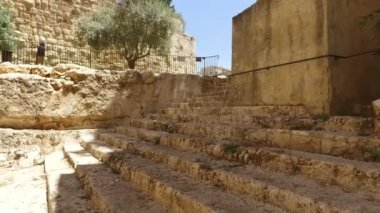 Pan adımlardan Herod'un duvarlara yavaş