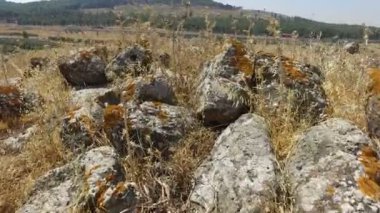 Antik Roma yoldan kayalar arasında zemin düşük yürüme 