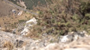 Kuru tarafında yukarı yavaş Pan sivri uçlu Cliffside