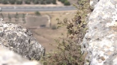 Tarım arazileri aşağıdaki uçurumun kenarından görünümü