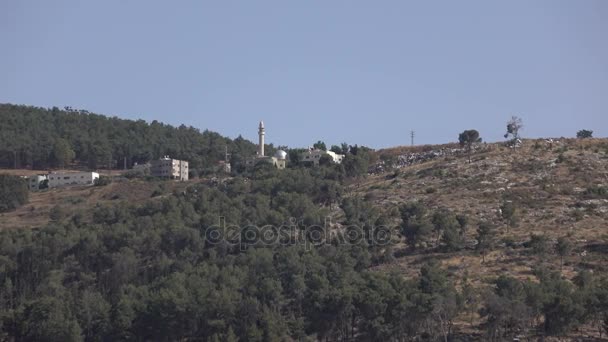 Långsamt panorera över toppen av bergsryggen i Israel — Stockvideo
