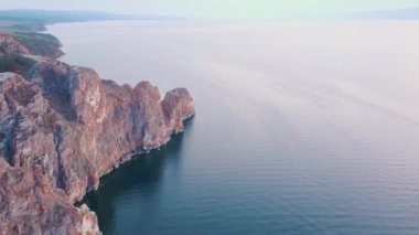 Baykal Gölü kayalardan havadan görünümü